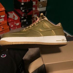 Men’s exclusive gold Air Force Ones